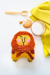 livre loisirs créatifs punch needle débutants apprendre à faire un doudou lion punch needle