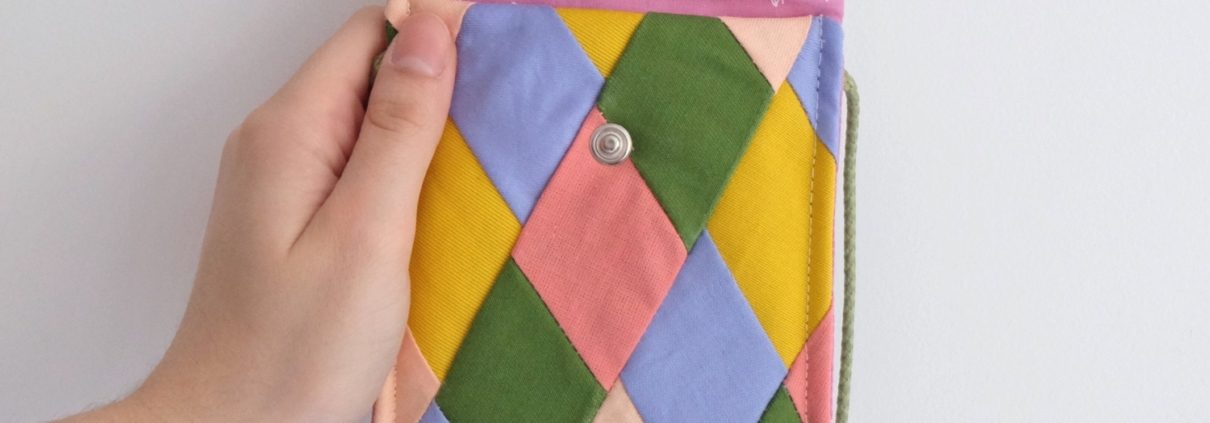 pochette téléphone patchwork quilt création textile par chaumière oiseau
