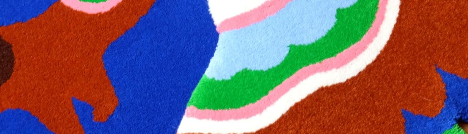 tapis tuftés teckel et oiseau bleu klein par chaumière oiseau et tapicheri
