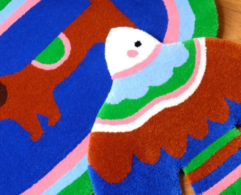 tapis tuftés teckel et oiseau bleu klein par chaumière oiseau et tapicheri