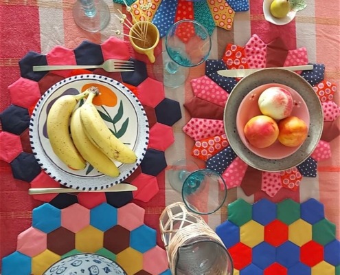 sets de table en patchwork chaumière multicolores rosace et hexagones par chaumière oiseau studio
