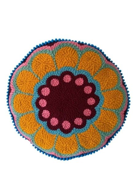 Coussin rond tufté à la main en forme de fleur, tons caramel, rose et bleu – Chaumière Oiseau Studio