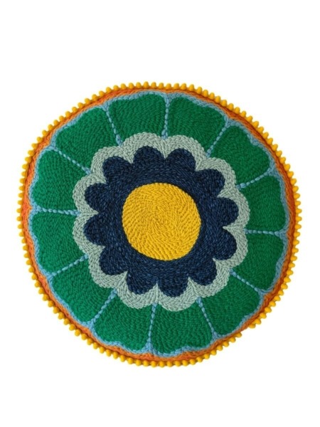 Coussin rond tufté à la main en forme de fleur, tons vert et safran– Chaumière Oiseau Studio