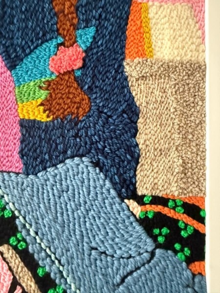 detail tableau textile punch needle le pull arc-en-ciel par chaumiere oiseau studio