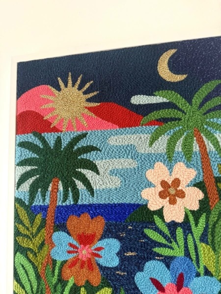 soleil et lune dorées sur nuit bleu profond - tableau textile night in hawaii par chaumiere oiseau studio