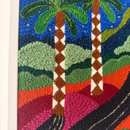 palmiers brodés et fils lurex - tableau textile oasis par chaumiere oiseau studio