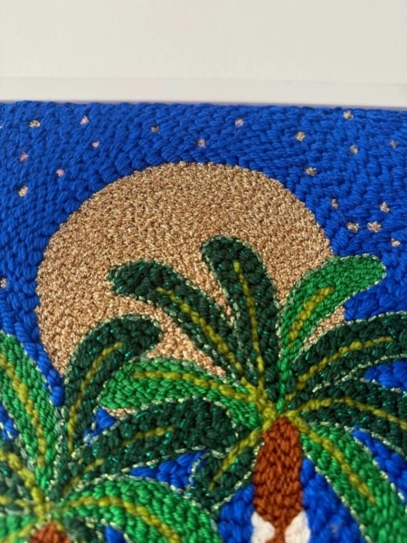 gros plan palmier tableau textile oasis par chaumiere oiseau studio