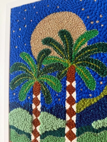 soleil doré et palmiers brodés - tableau textile fait main - agnes pironon