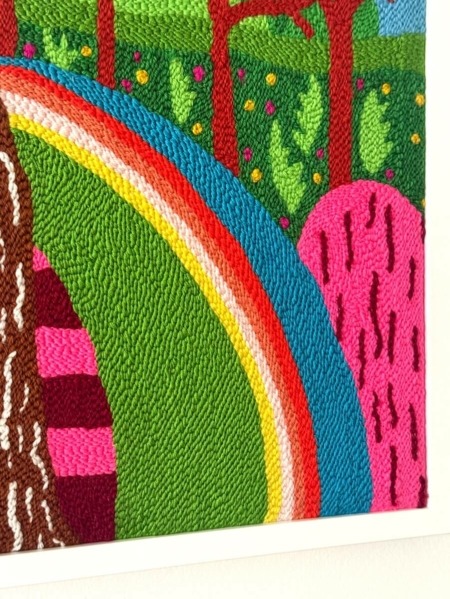 le chemin arc-en-ciel - detail tableau textile pièce unique par chaumiere oiseau studio