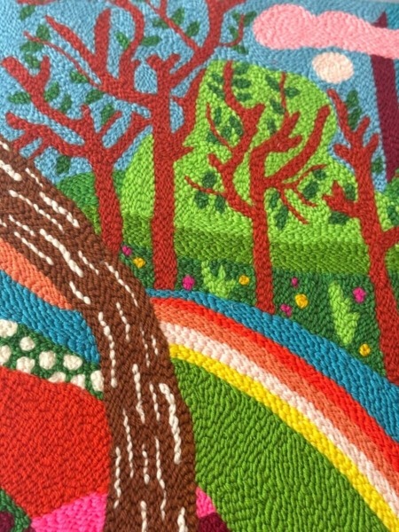 vue en perspective tableau textile à la punch needle ode to hockney par chaumiere oiseau studio