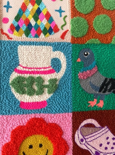 petite céramique décorée - detail tableau patch memory par chaumiere oiseau studio