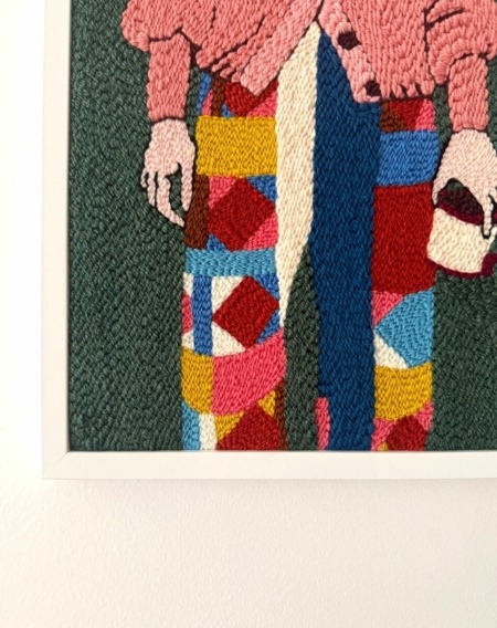 detail patchwork multicolore tableau textile pièce unique à la punch needle par chaumiere oiseau studio