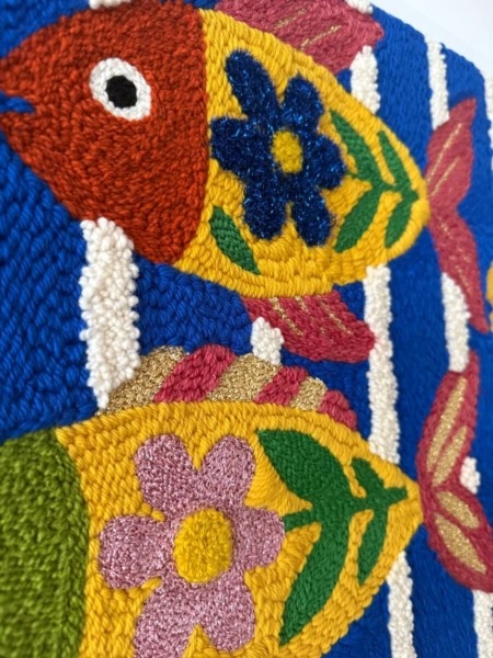 oeuvre unique à la punch needle poissons fleurs par chaumiere oiseau studio
