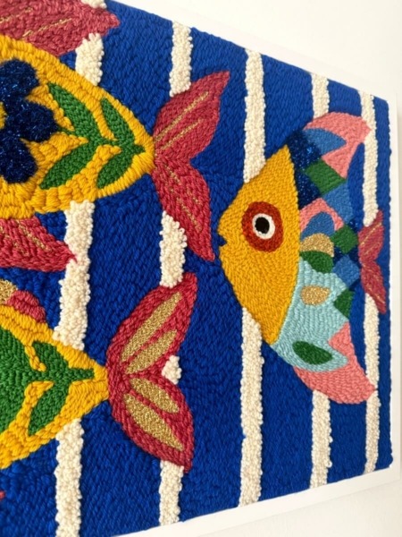 perspective tableau poissons fleurs à la punch needle par chaumiere oiseau studio
