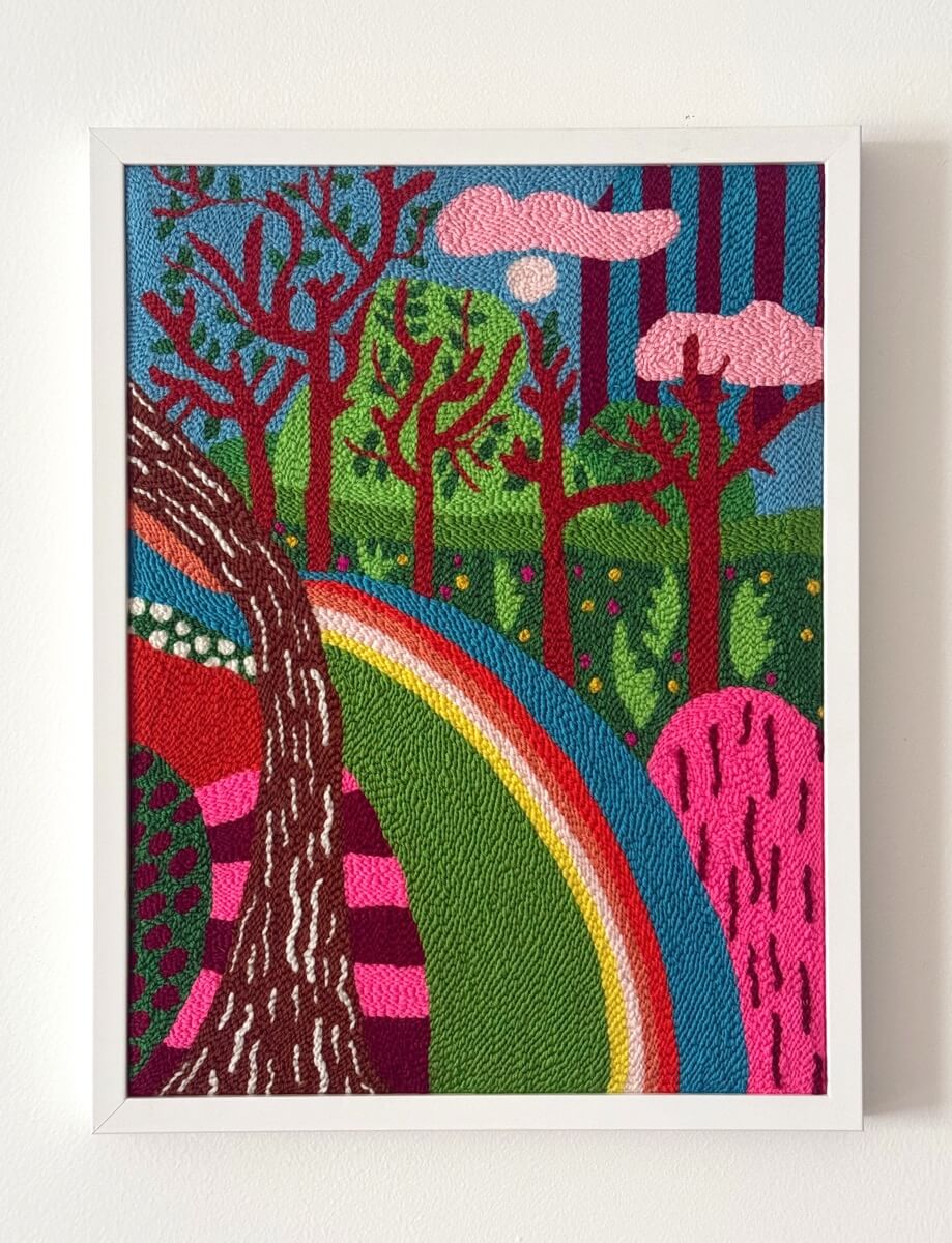 tableaux rectangulaire représentant un paysage onirique de campagne verdoyante et un chemin arc-en-ciel par chaumiere oiseau studio